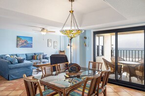 Tv, dvd-afspiller, bordtennisbord, stereoanlæg