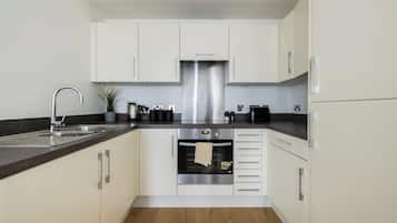 Appartement | Privékeuken | Een koelkast/vriezer, een magnetron, een oven, een kookplaat