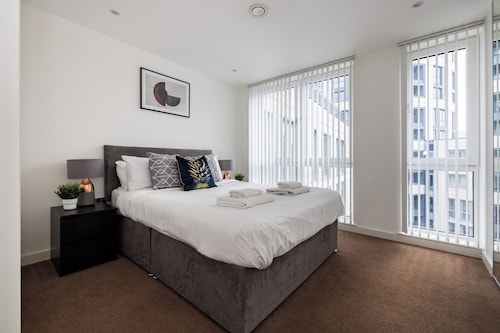 Spacious 2 Bed Flat in Hoxton