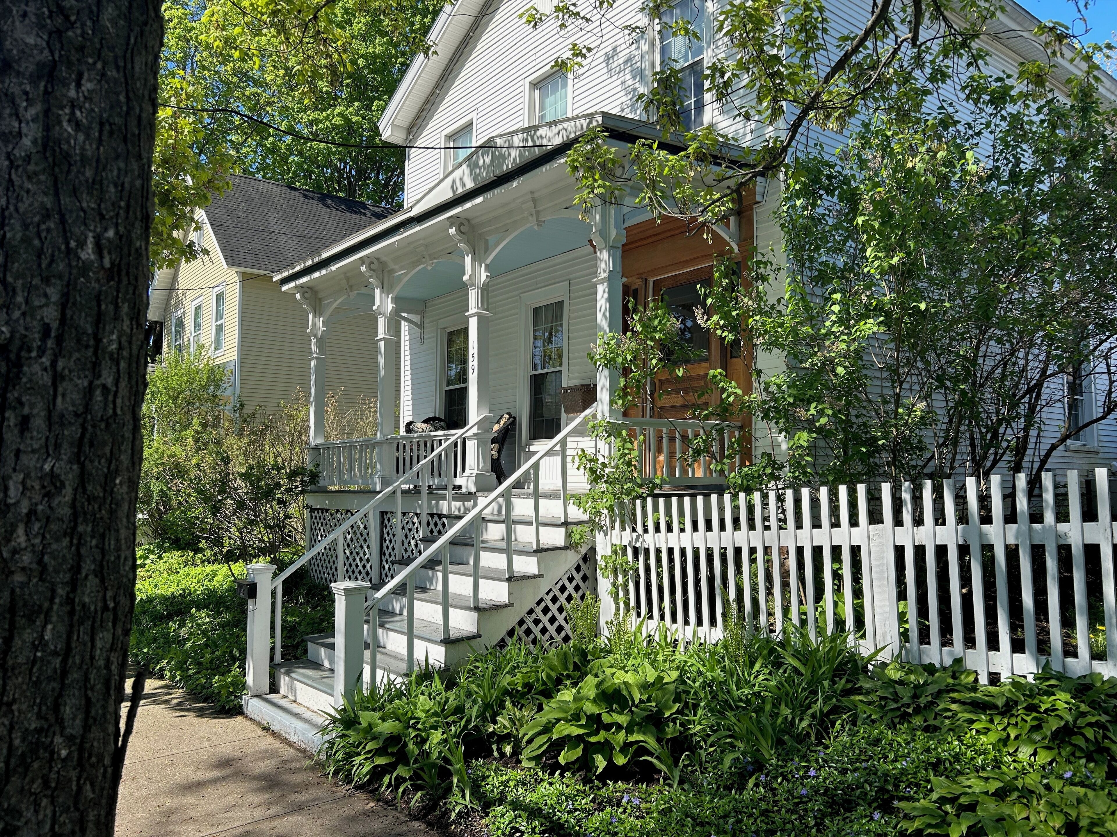 Walk to downtown, minutes to track.  Old world charm & modern amenities.  