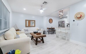 TV - Summer By The Sea  (5 Minutes to the beach!) (Pompano Beach)