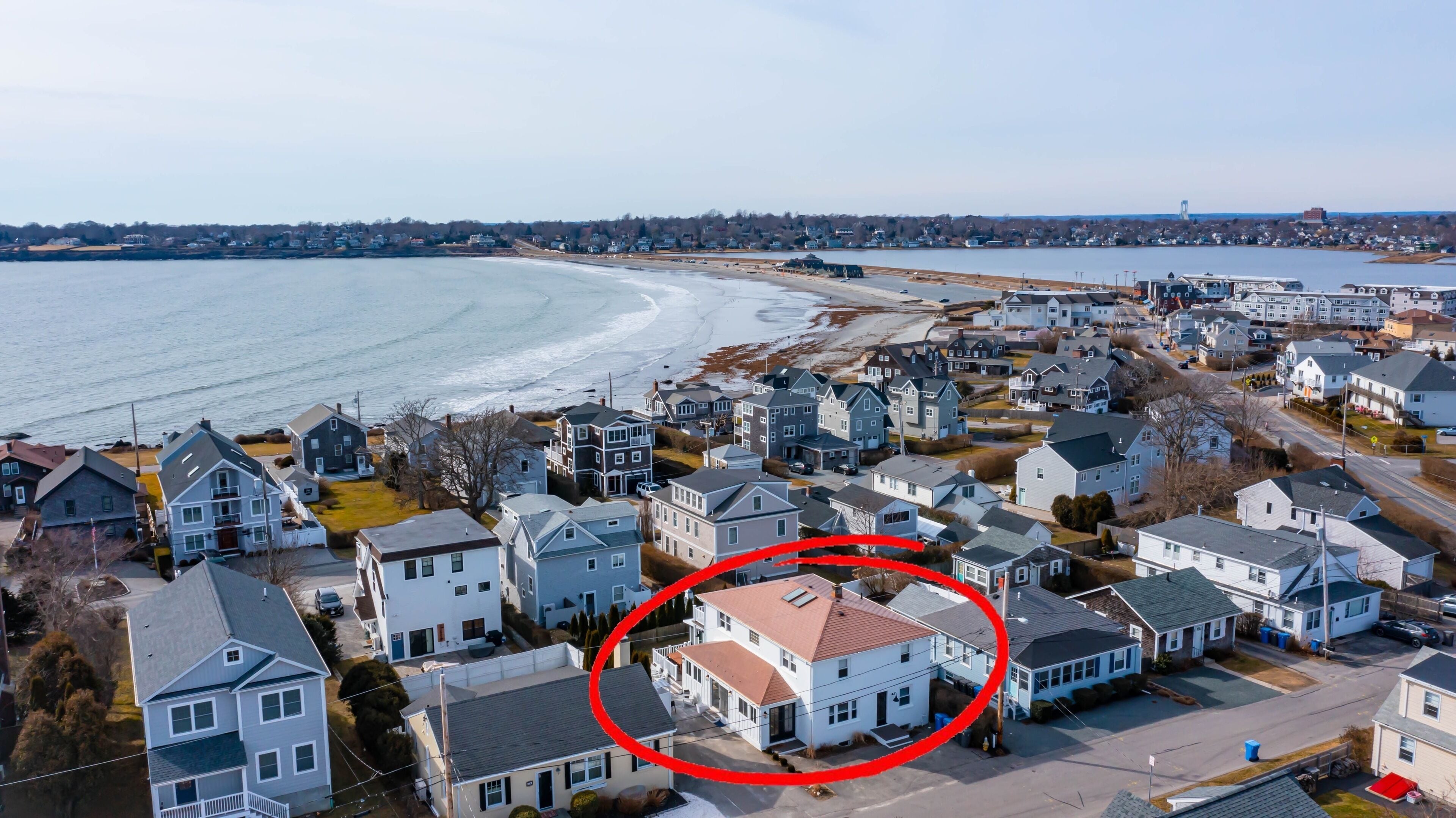 New to market BEACH HOUSE! Walk to beach, Cliff Walk, Restaurants.