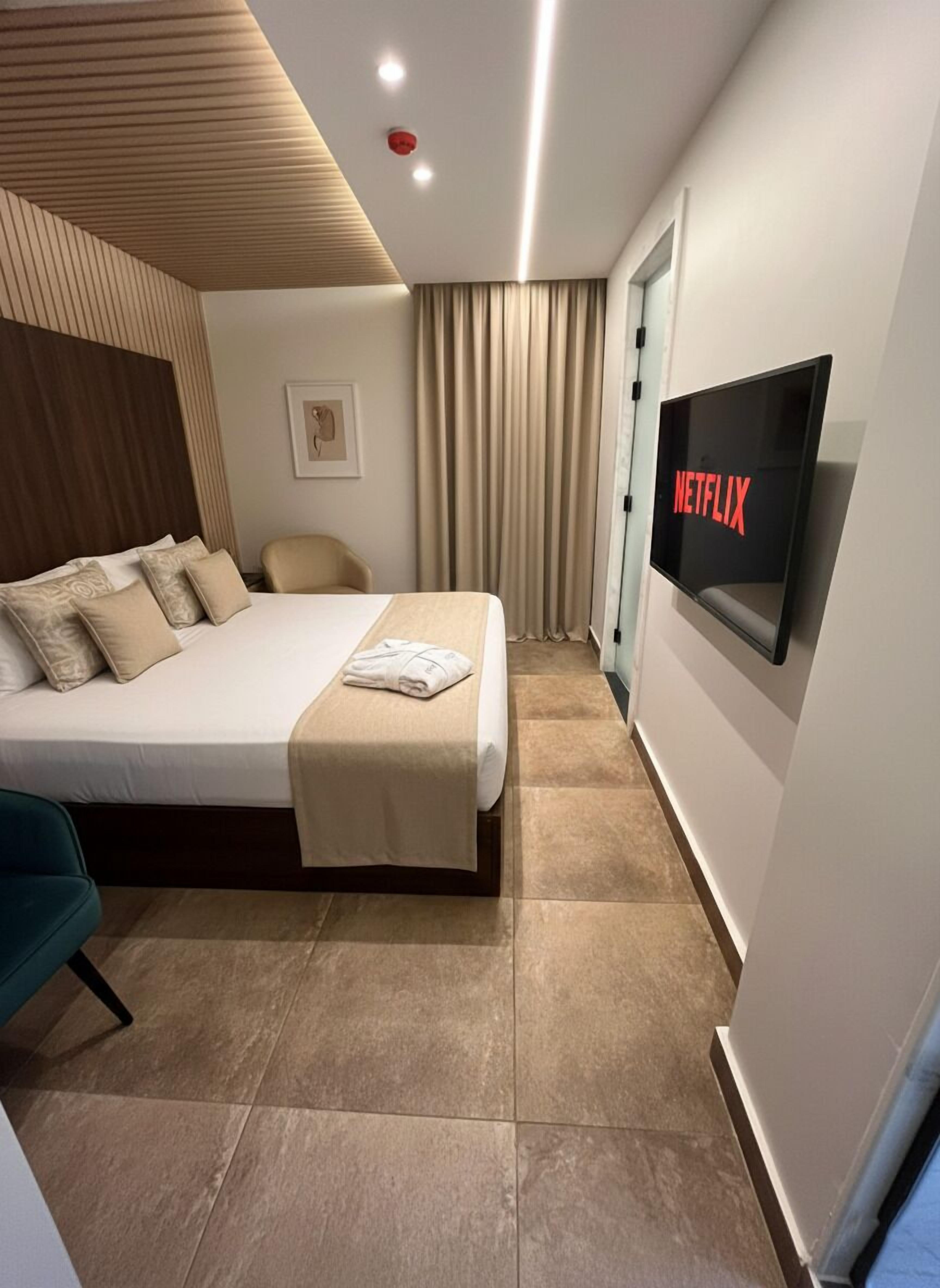 Økonomi-dobbeltrom | Minibar, skrivebord, blendingsgardiner og lydisolert