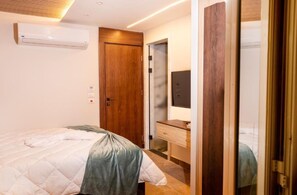 Economy-Zweibettzimmer | Minibar, Schreibtisch, Verdunkelungsvorhänge, schallisolierte Zimmer