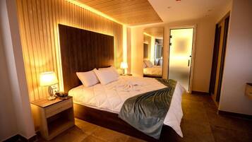 Standard Double Room | Minibar, desk, blackout drapes, soundproofing