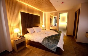 Standard Double Room | Minibar, desk, blackout drapes, soundproofing - Blue Pyramids Eyes Hotel (Giza)