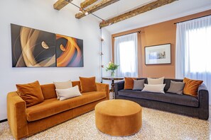 TV - Palazzetto San Stin Renewed in 2024 (Venice)