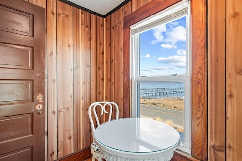 Waterfront Wonder - Private Pier on the Chincoteague Bay!