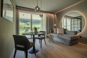 Loft supérieur, côté jardin | 1 chambre, coffre-fort, système d’insonorisation