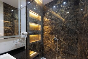 Shower, free toiletries, hair dryer, bathrobes - Khattab pyramids hotel  (Giza)