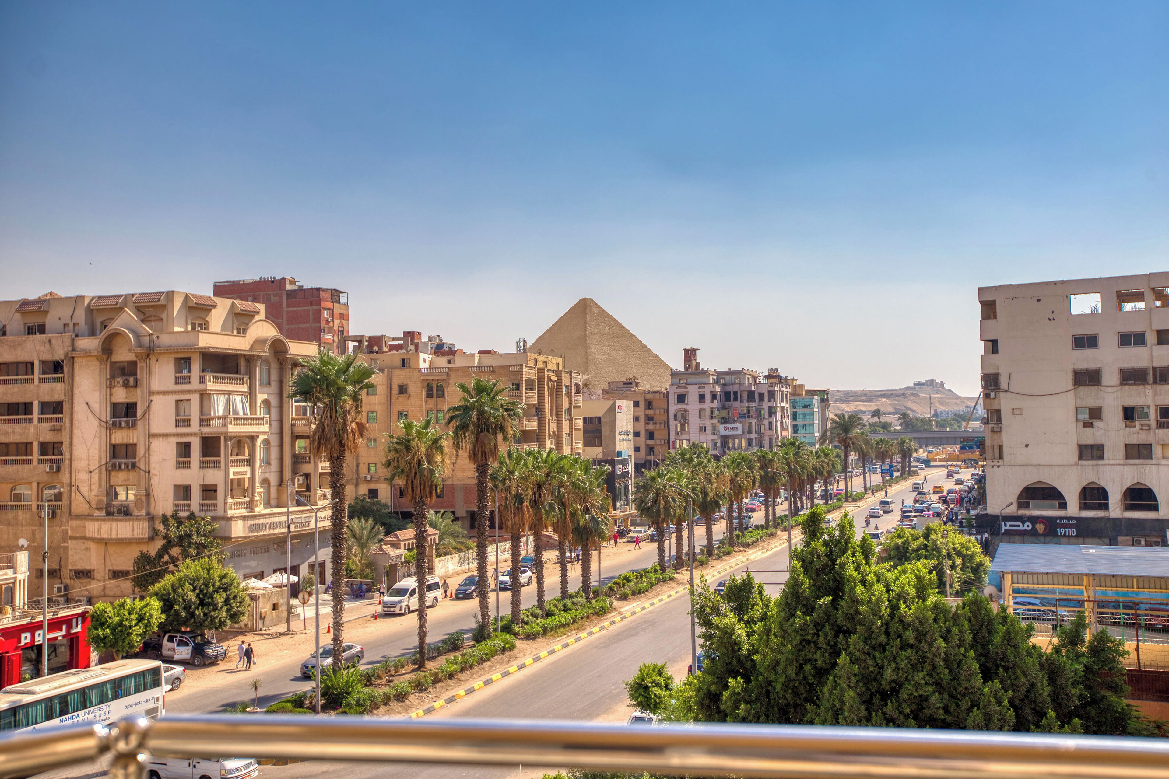 Sengetøy av topp kvalitet, dundyner, minibar og individuelt dekorert