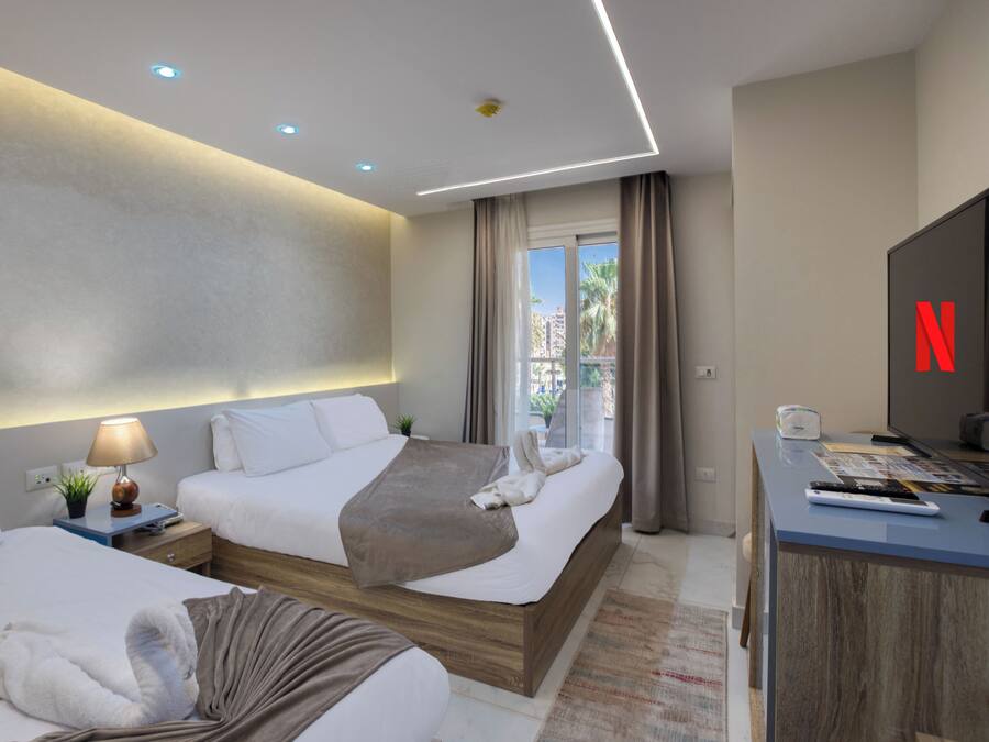 Ropa de cama de alta calidad, cubrecamas y minibar