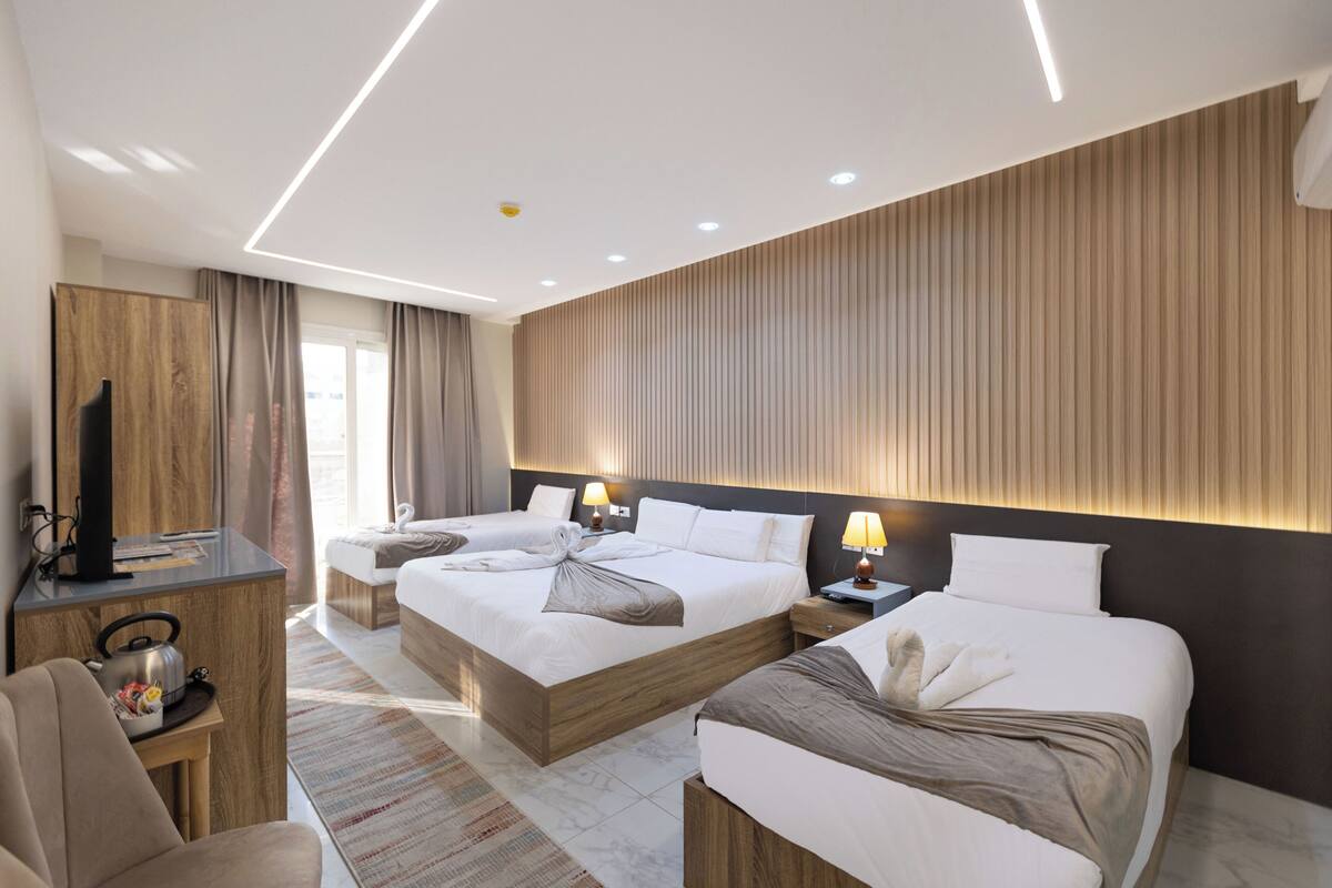 1 bedroom, premium bedding, down comforters, minibar