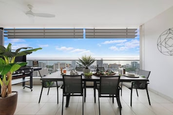 Dine alfresco out on the balcony, while soaking up those iconic Darwin sunsets and vistas over the city skyline.