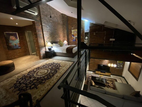 1 quarto, cofres nos quartos, escrivaninha