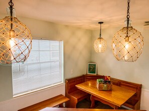 Dining - Key Lime Cottage - MINUTES from the beach, Ocean Center, Pictona & downtown!! (Daytona Beach)