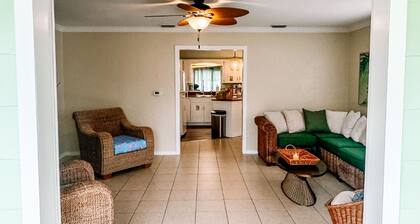 Key Lime Cottage - MINUTES from the beach, Ocean Center, Pictona & downtown!!
