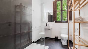 Classic Apartment | Bathroom