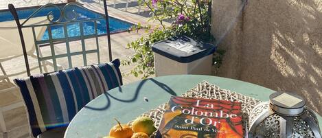 屋外ダイニングエリア