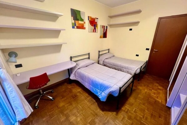 2 chambres, fer et planche à repasser, Wi-Fi, draps fournis