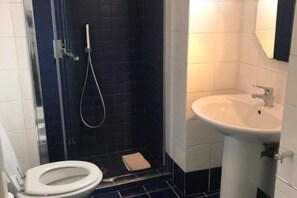 Dusche, Haartrockner, Bidet, Handtücher