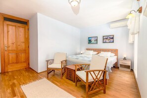 4 chambres, fer et planche à repasser, accès à Internet, literie fournie
