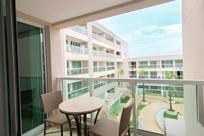 Eenvoudig appartement | Buiten dineren