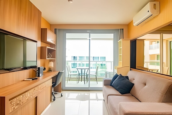 Basic Apartment | Living area