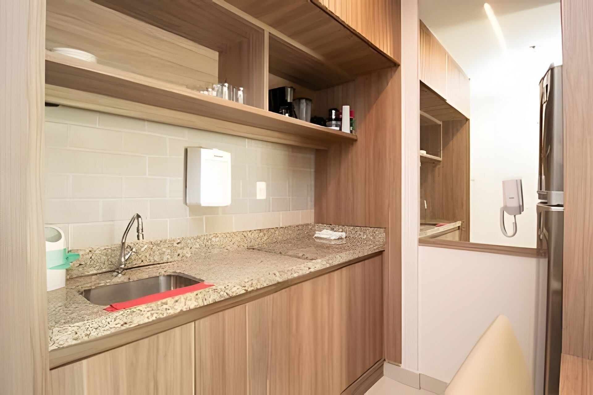 Apartemen Basic | Dapur pribadi | Microwave dan peralatan masak/sendok-piring