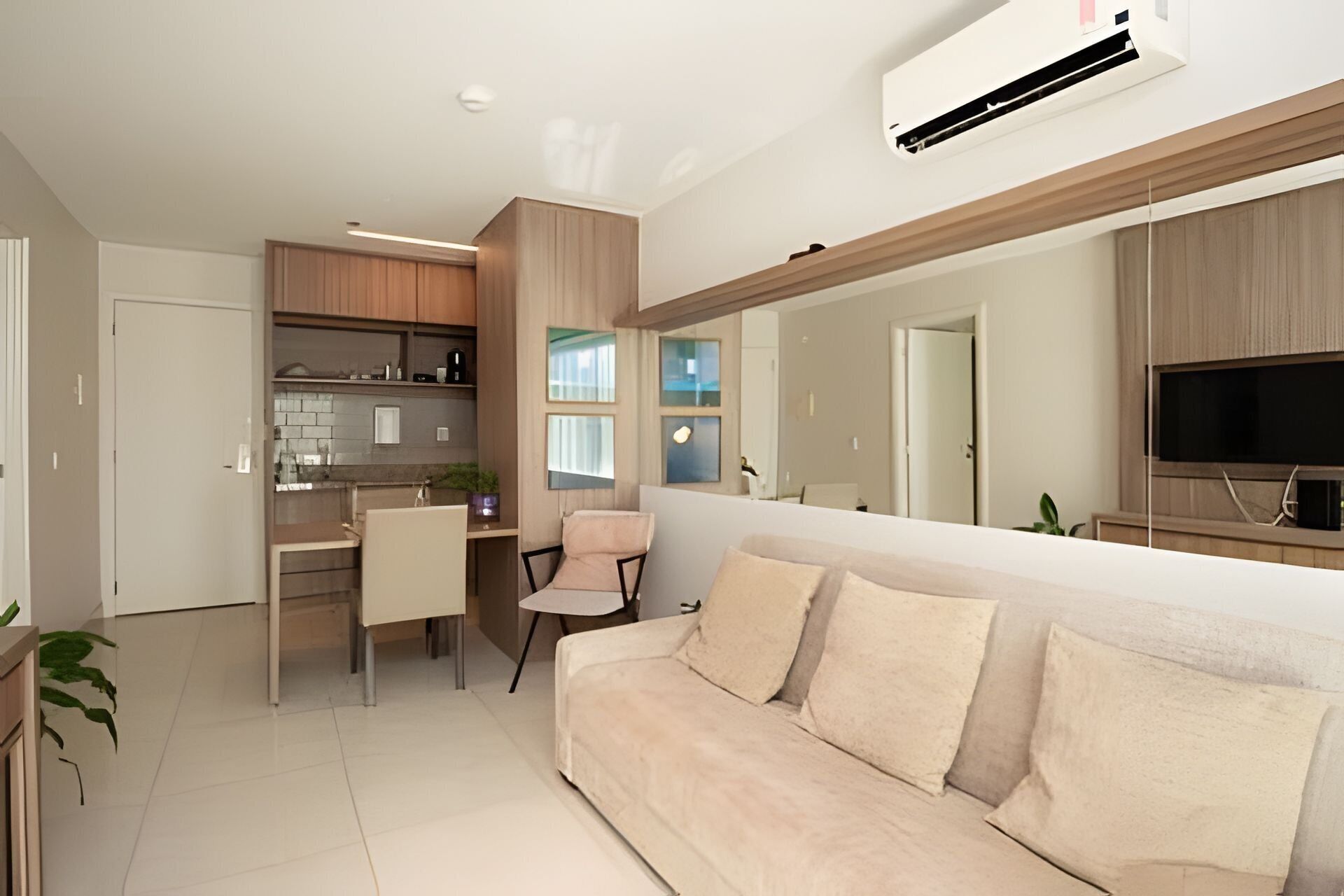 Basic Apartment | Living area