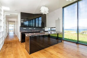 Dishwasher, high chair