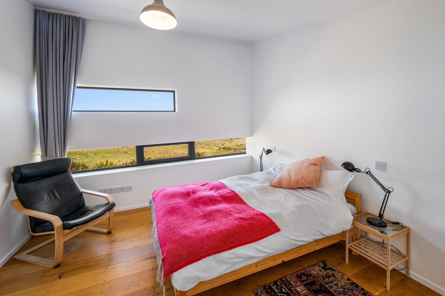 3 bedrooms, iron/ironing board, internet, bed sheets