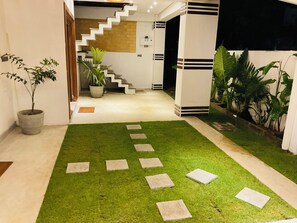 Room, 1 Bedroom, Smoking, Balcony | Garden - Room in Villa - Surf 247 Weligama - Deluxe Double Room With Side Sea View (Weligama)