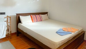 A single-bed room with a wooden frame, white bedding, a mosquito net, a small window, a wooden ladder, and a circular rug. - Room in Villa - Surf 247 Weligama Hotel (Weligama)