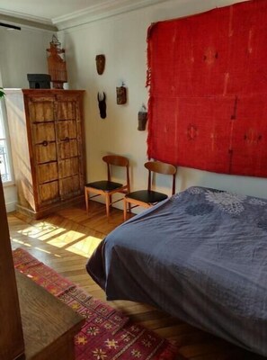 3 室のベッドルーム、アイロン / アイロン台、WiFi (無料)、ベッドシーツ