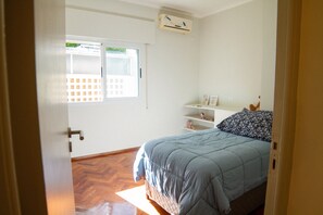 4 室のベッドルーム、WiFi、ベッドシーツ