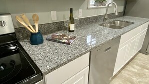 Microwave, oven, stovetop, dishwasher - Beautiful Home in Historic Waterfront District, Walk to Downtown! (Cambridge)