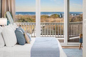 6 bedrooms, desk, iron/ironing board, free WiFi - Oceanfront, Heated Pool, 2 Hot Tubs, BBQ, Game Rm, BBQ, Fully Loaded (Duck)