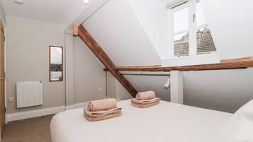 1 bedroom, individually decorated, individually furnished, free WiFi