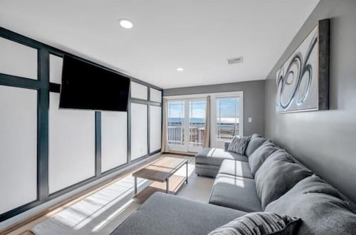 The Eden - Beachfront 