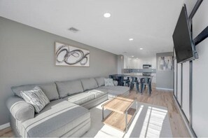 TV - The Eden - Beachfront  (Long Beach)