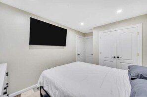 3 habitaciones, tabla de planchar con plancha, wifi y ropa de cama 