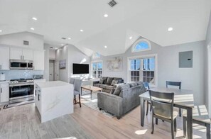 Interior - Amalfi Dream (East Atlantic Beach)