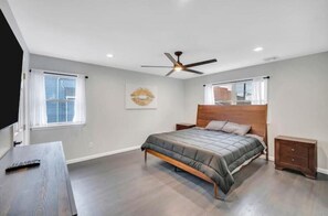4 bedrooms, iron/ironing board, free WiFi, bed sheets - Sunset Palazzo (Long Beach)