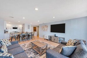 TV - The Alexa - Beachfront (Long Beach)