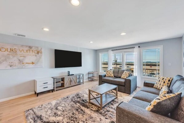 TV - The Alexa - Beachfront (Long Beach)