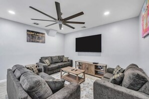 TV - The Alexa - Beachfront (Long Beach)