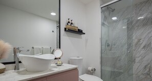 Hair dryer, towels - Rooftop Apartment in Condesa w Air Conditioning (Ciudad de México)