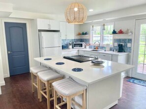 Fridge, microwave, oven, stovetop - 10 min to Speedway! Large Home, Desirable Area! (Indianapolis)