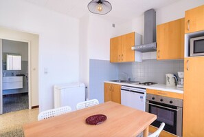 Fridge, microwave, oven, dishwasher